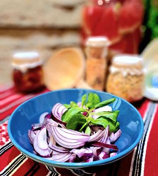 SALATA DE CEAPA ROSIE