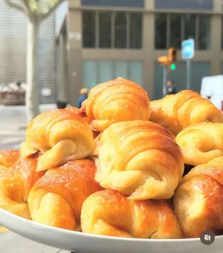 Medialunas Tradicionales (media docena)