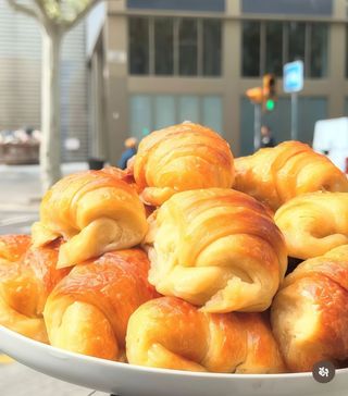 Medialunas Tradicionales (media docena)