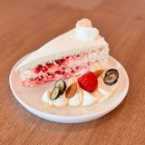 Парче торта Кокос и малина (130г)