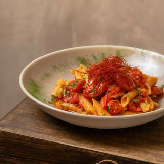 Garganelli Al Huevo Con Guindilla Fresca Y Tomate Cherry Italiano