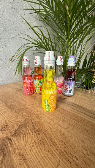 Lemoniada japońska Rumune o smaku ananasowym 200 ml
