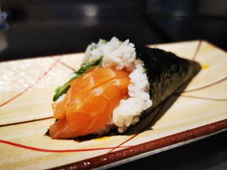 Temaki de salmón y aguacate