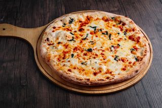 პიცა "ოთხი ყველით"(33სმ)