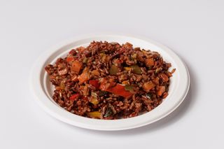 Riso rosso con verdure croccanti