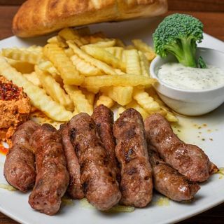 Ćevapi sa pomfritom