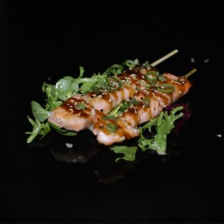 34. Yakitori De Salmón (2 Uds.)