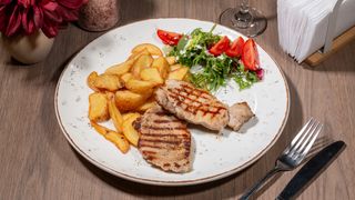 COTLET DE PORC  CU CARTOFI WEDGES