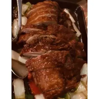 47. Pato Asado Con Cebolla A La Plancha