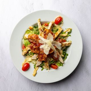 Cezar pileća salata