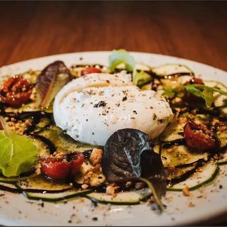 Burrata De Búfala Con Carpaccio De Calabacín Y Trufa De