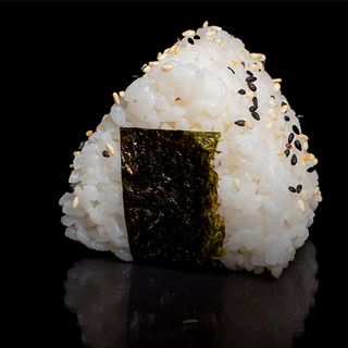 57. Onigiri Salmón