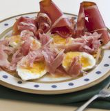 Huevos Rotos Con Jamón Y Cebolla Caramelizada