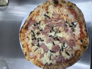 Pizza De Prosciutto E Funghi 30 Cm.