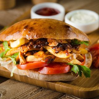 Sandwich cu ceafa de porc