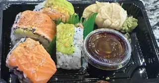 Tataki Salmon Rolls