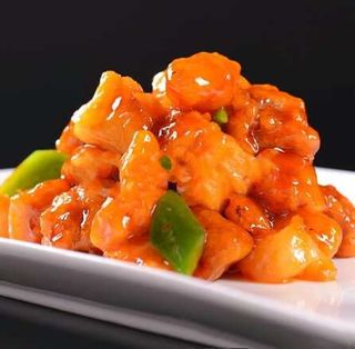 C7 Poulet à l'Ananas菠萝咕噜肉