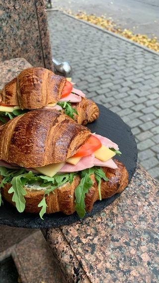 Круасан шинка-сир (230гр)