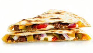 Piadina con salsiccia, cipolla e peperoni