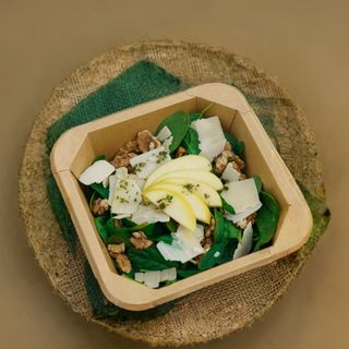 Frunze de spanac și nuci