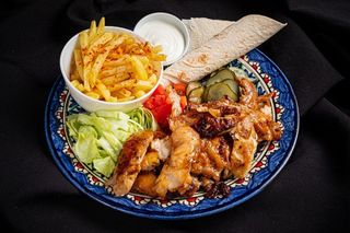 Донер Цезарь на тарелке