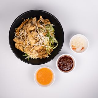 Sałatka z kurczakiem smażonym