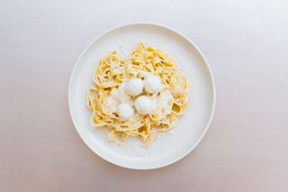 Паста з фрикадельками у вершковому соусі, 240 г