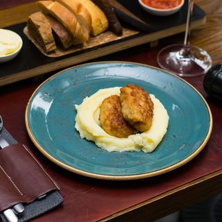 Курячі котлетки з вершковим картопляним пюре  (250г)