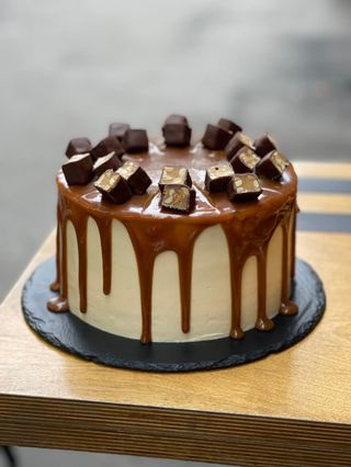 Торт Снікерс 