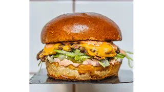 Cheeseburger z wołowiną
