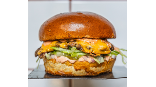 Cheeseburger z wołowiną