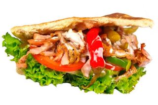 Денер с курицей в лепешке