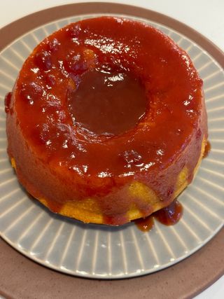 Bolo Médio de Milho Com Goiabada