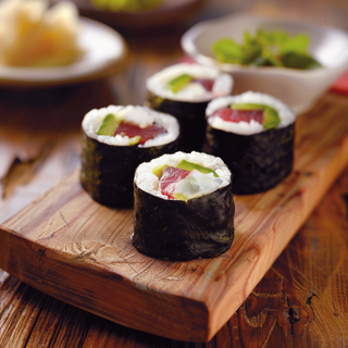 Maki atún, aguacate y queso 4uds