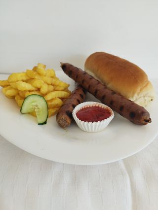 Хот дог с телешка наденица (200г)