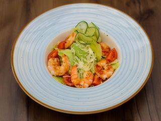 Фреш салат з тигровою креветкою та авокадо 280г