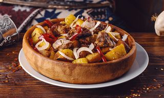 ოჯახური ღორის ხორცით