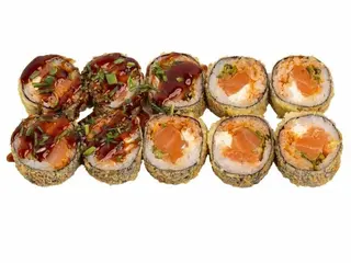 Roll Tempura z Łososiem i Kimchi (10 szt) (310g)