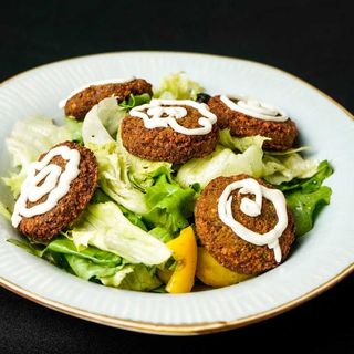 Falafel salad