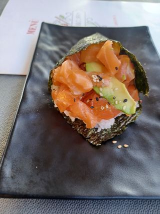 Temaki salmone