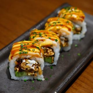 Salmón tataki roll (8 uds.)