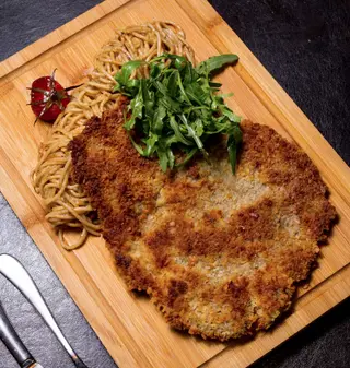 Escalope De Pollo A La Parmesana Con Pasta Napoli O Crema