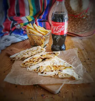 Meniu Quesa Fries + Suc