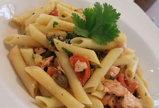 Penne de Salmão, Tomate Cherry e Courgette