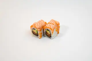 125.Uramaki salmón flambeado (4 pzs.)