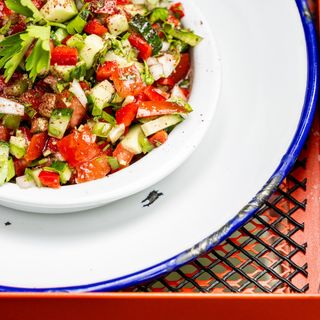 ПЪСТРАТА САЛАТА НА МЕЦИ