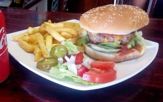 Hamburguesa Tex Mex Con Nachos