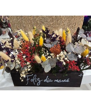 caja de madera flor seca y deshidratada