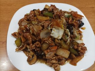 71. Свинско месо със зеленчуци (700гр)