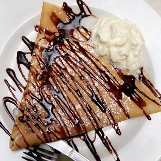 creppe Sirope De Fresa Con Plátano Y Nata